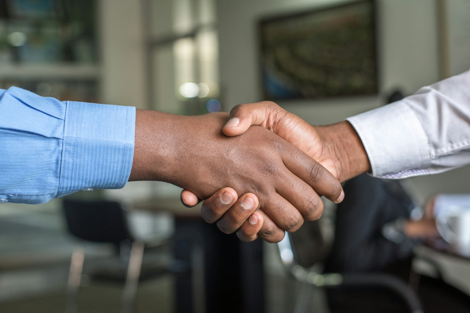 Handschlag zweier Geschäftspartner